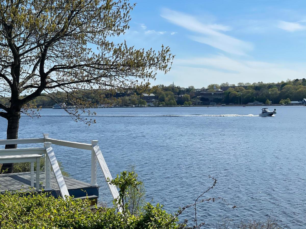 Waterfront Home With A View 格罗顿 外观 照片