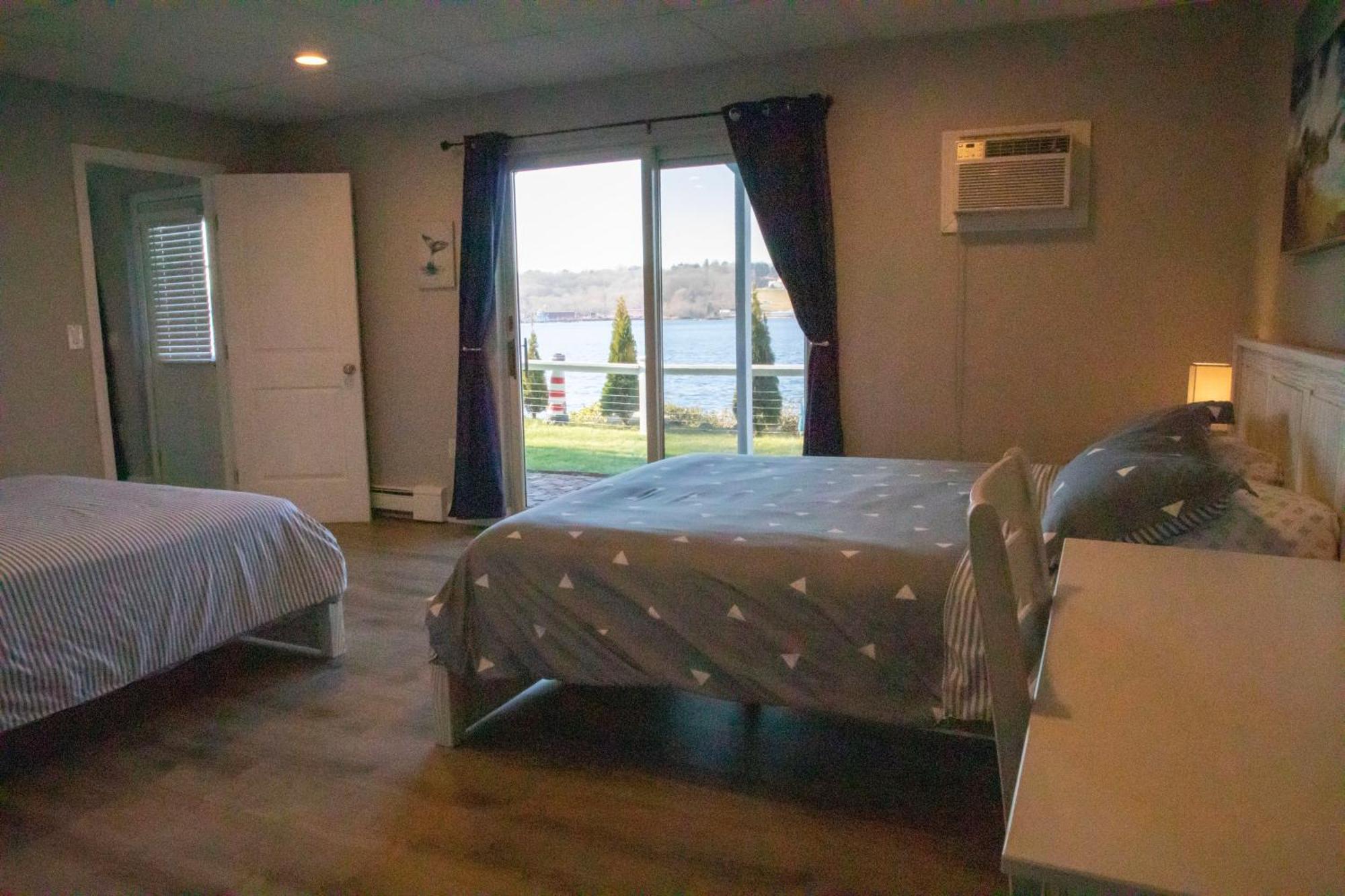 Waterfront Home With A View 格罗顿 外观 照片