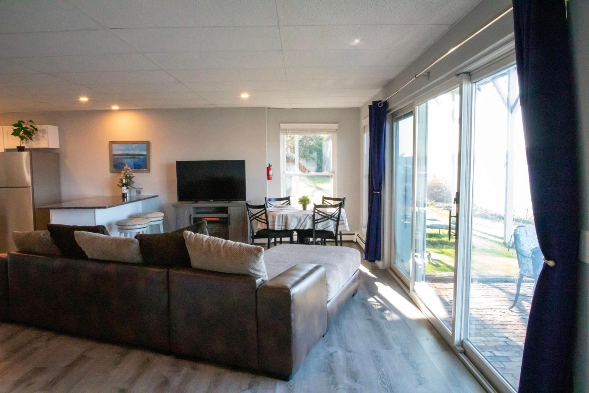 Waterfront Home With A View 格罗顿 外观 照片