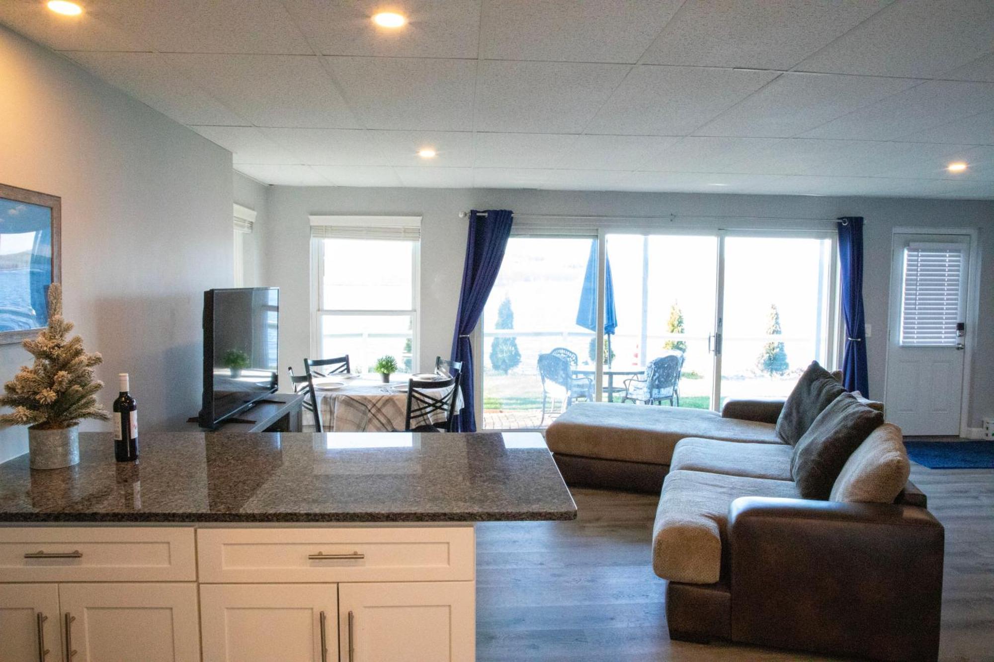 Waterfront Home With A View 格罗顿 外观 照片