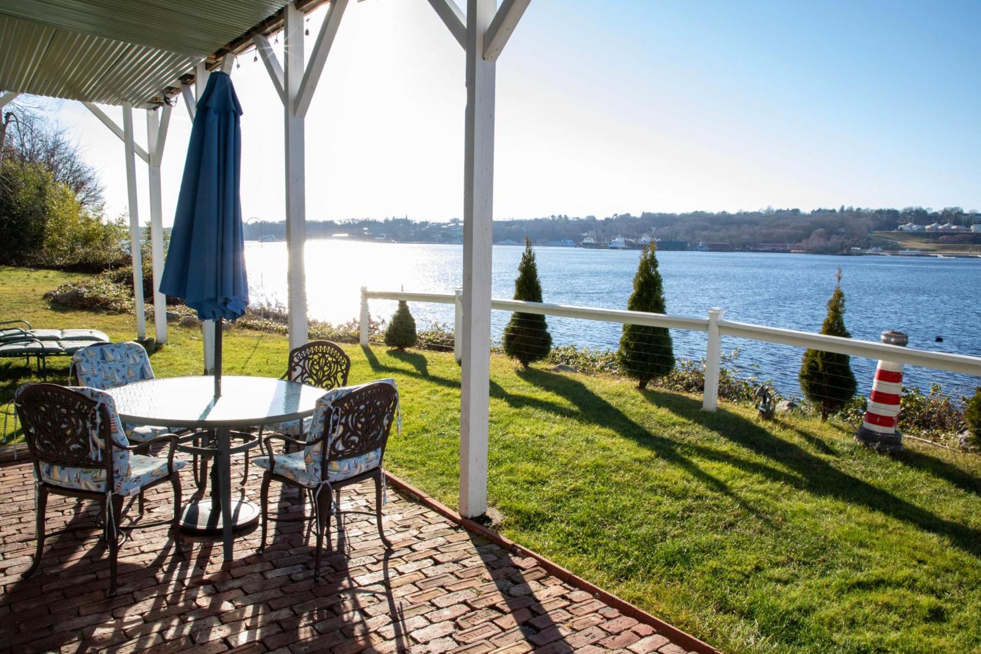 Waterfront Home With A View 格罗顿 外观 照片